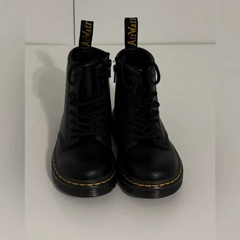 Dr. Martens Airwair Toddler 1460 Softy T‎ Leather Lace Up Boots Size:9 NEW